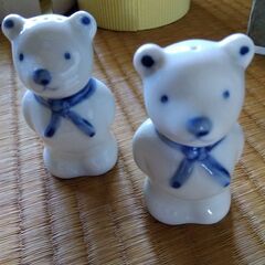 NARUMI　塩コショウ入れ