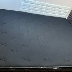 ダブルベッド　マットレス付き（分解済み）