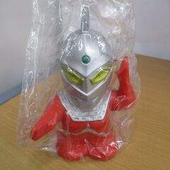 490  ウルトラセブン貯金箱・ウルトラマンストラップ・シェーバー　３個セットの画像