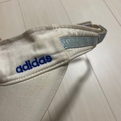 adidas 白色　サンバイザーの画像