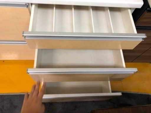 【リサイクルサービス八光】幅117.2㎝　大川家具　クロト　大型食器棚　コンセント付