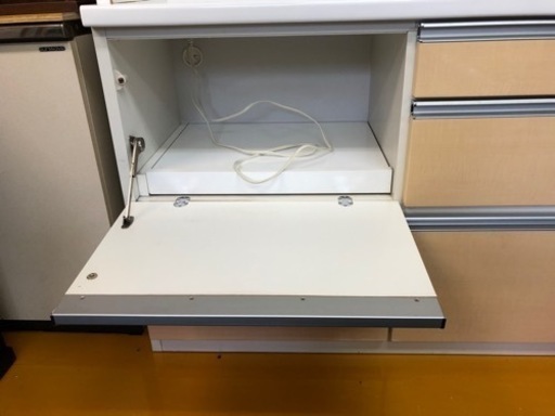 【リサイクルサービス八光】幅117.2㎝　大川家具　クロト　大型食器棚　コンセント付
