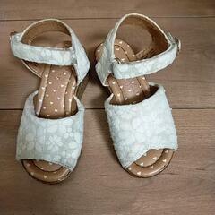 NUOVO(Hawkins)17cm♡子供用　白い花柄のサンダルの画像