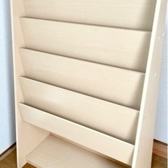 絵本棚　本棚の画像