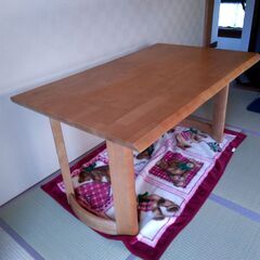 カリモクダイニングテーブルの画像