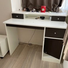 ニトリ　パソコンデスクの画像