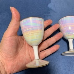 小さなワイングラスの画像