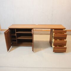 Karimoku(カリモク家具)QT91 ソリッド ウォールナット材 ミドルボードです。天板とサイドボードの自由な組み合わせが可能なユニット両袖デスク。優しい質感は北欧スタイルや和モダンなどに。 DG502の画像