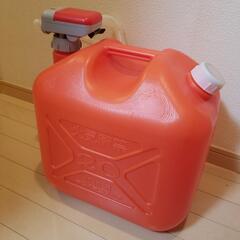 灯油ポリタンクと電動ポンプ