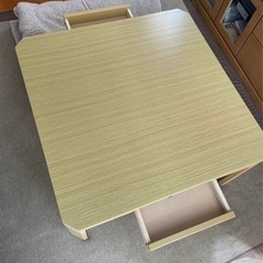 テーブル