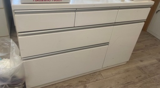 キッチン収納   カウンターテーブルにもなります