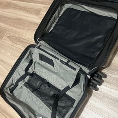 【無料】スーツケース(34L)／チャック部分のみ破損の画像