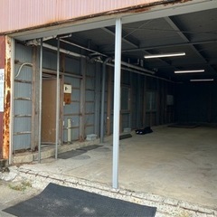 入居済み🉐貸し🉐ガレージ🉐鍵付き❗️貸し倉庫格安シャッター付き㊙️バイクや趣味の収納に❕法人利用可能⭕️　31坪広々 - 伊勢市