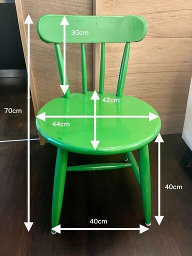 アンティークな緑の椅子