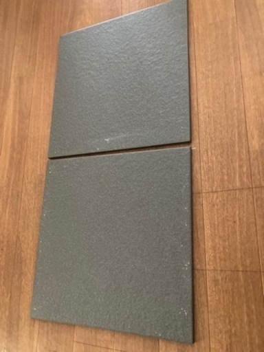 黒のタイル300角