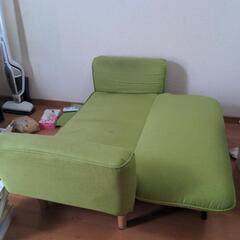緑二人がけソファもらってください！！
