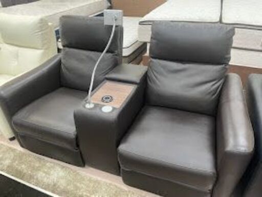 ニトリ　２人用電動本革リクライニングソファ（ユニットテーブル付き）