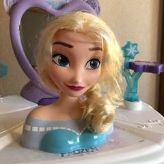 エルサのドレッサーと髪遊びセットの画像