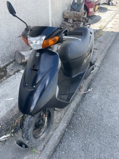 激安SUZUKIレッツ2 人気の黒新品バッテリ　シート新品