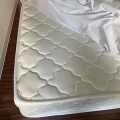 残り1日！セミダブル　マットレス+シーツ&枕カバー４点セット付き　超お得商品‼️すぐ使えます✨の画像