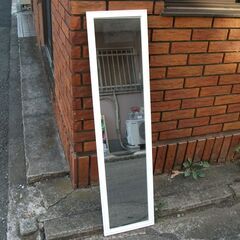 メーカー不明　壁掛け　鏡　縦1メートル20㎝　横30㎝　厚さ2センチ位