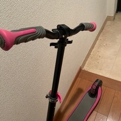 8/10最終　折り畳みキックボード　Globberピンクの画像