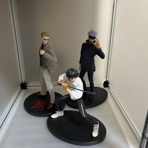 呪術廻戦のぬいぐるみとフィギュアですワンピースも少しあります
