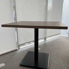二人用ダイニング コーヒーテーブル 4脚あります
