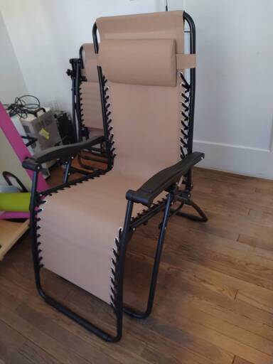 折り畳み可能　椅子2脚　8月中　西麻布　引き取りのみ