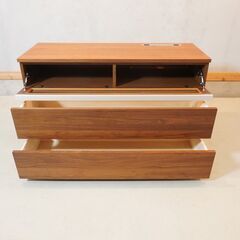 大川のメーカー岡家具工業のリゾート120TVチェストです。フラップ扉にはAV機器を収納可能でテレビボードとして使用できます！ウォールナット材の落ち着いた色合いと質感がお部屋を温かみのある印象に♪DG516 大川のメーカー岡家具工業のリゾート120TVチェストです。フラップ扉に
