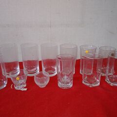 格安中古短期使用　ワイングラス、食前酒グラス　SASAKIブランド　、ｗ５，５ｈ１１ｃｍ、価格は単価です。１箱６個入りでお願い致します。全１２９個有ります。他にSASAKIブランド　タンブラーグラス、ワイングラス、シャンパングラス等有ります。映像には有りませんが専用箱入りです。  　所在地と必要数量及び必要日をお知らせくださいの画像