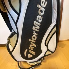 TayIorMadeテーラーメイド 軽量キャディバッグ 　ユースド・ ファスナー作動問題なし。の画像
