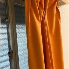 カーテン　小窓用　オレンジ　2枚セット　観音開きの画像