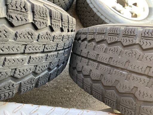 ①タイヤホイールセット　195/80/R15　ハイエースにて使用