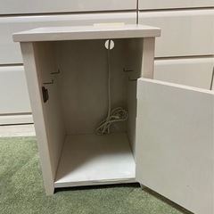 カントリー調　サイドテーブルの画像