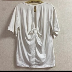 背中スリットTシャツの画像