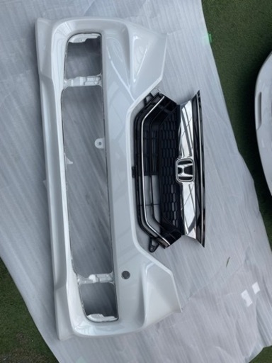 N-BOXカスタム JF3フロントバンパー　グリル