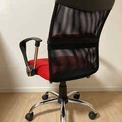 デスクチェア　ブラック　赤　黒の画像