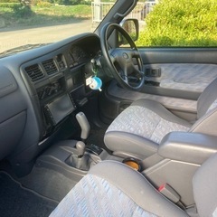 トヨタ　ハイラックス　ダブルキャブ　の画像