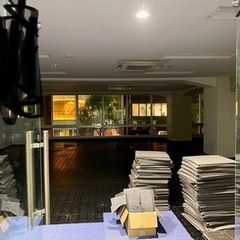 【商談中】中古　タイルカーペット　グレー　450枚弱の画像