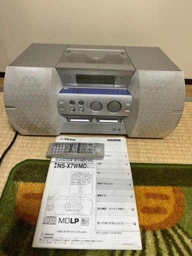 ビクターのMDラジカセです。NS-X7WMDの色は、シルバーです。