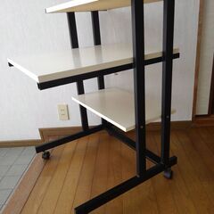 【決まりました】無料　パソコンラックの画像