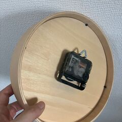 鳥の模様がかわいい掛け時計の画像