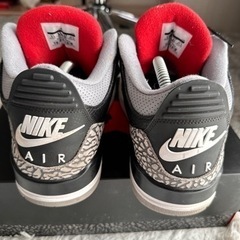 ナイキ エアジョーダン3 レトロ ブラック セメント 2018の画像