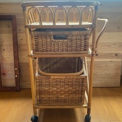 籐のラック