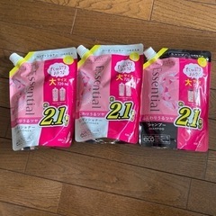値下げします。エッシェンシャル詰め替え用3つセット