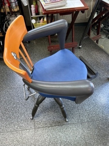 美容室のイタリア製セット椅子　昇降式
