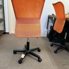 ⑤可変式オフィスチェア　オレンジ　1脚500円ｘ４脚（1脚から取引可能です）の画像