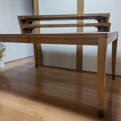 大型テーブル無料で差し上げます。