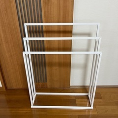 【お値下げ】白いシンプルなタオルかけの画像